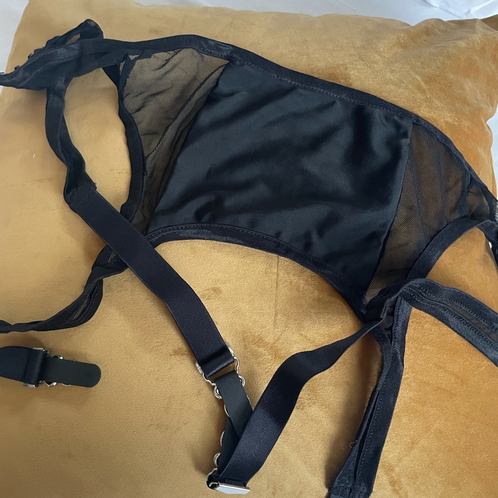 Retro mesh garter belt - Picture 5 of 5